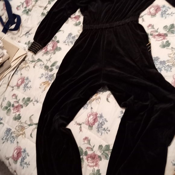 Vintage Black Jump with gold trim - Picture 13 of 15